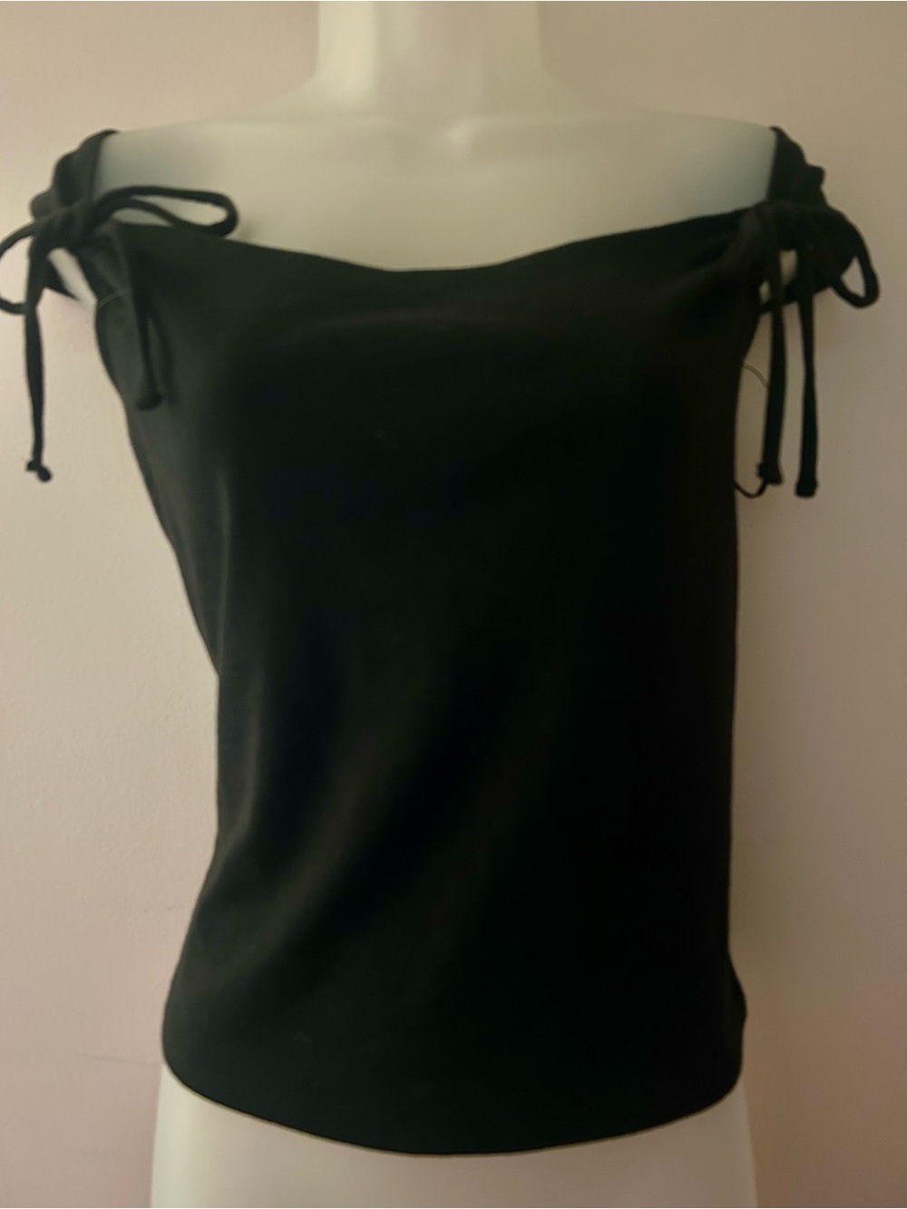 Hollister Off-the-Shoulder Tie Top – Black
Size L